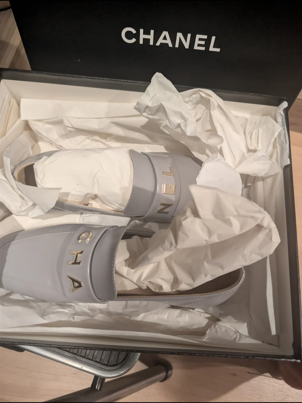 CHANEL elegant loafers